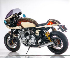 Ekskluzīvs Yamaha XJR-1300 SP Custom Cafe-Racer "Kintaro"