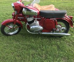 Motocikls ar blakusvāģi Jawa 350
