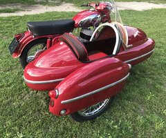 Motocikls ar blakusvāģi Jawa 350