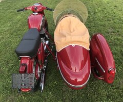 Motocikls ar blakusvāģi Jawa 350