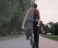 Nodarbojos ar video producēšanu, filmēšanu un pēcapstrādi.