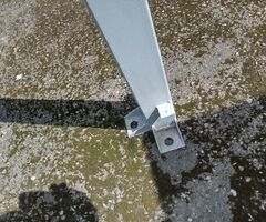 Garāžas , noliktavas metāla karkass.