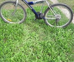 Pārdod piecu velosipēdus