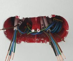 Выполняю любые работы с электричеством