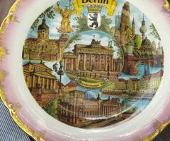 Продаю декоративную винтажную тарелку
