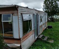 Pārdodu angļu dzīvojamo mājiņu