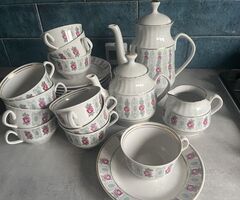 Rīgas porcelāna rūpnīcas servīze desmit personām